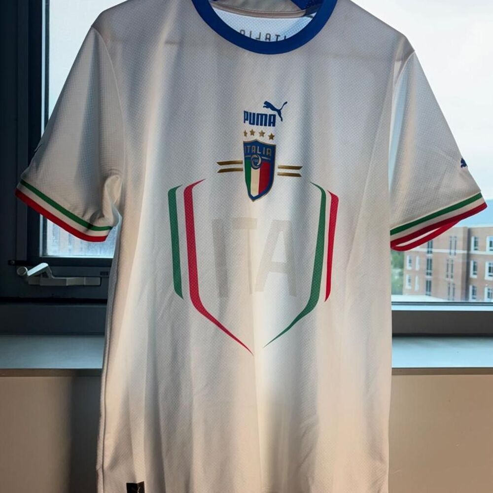 Super crazy tuff af grail Italy jersey Puma Italy 2024/25 home shirt